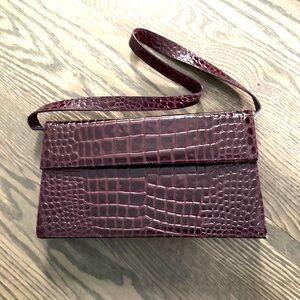 Elegant Crocodile-Embossed Burgundy Clutch